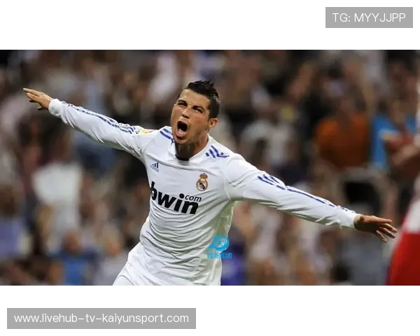 无球跑动撕开防线创造机会